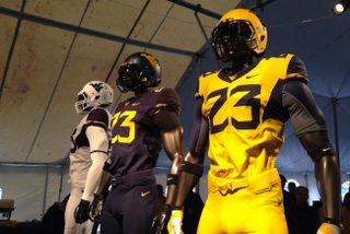 Illustration for article titled The 17 Worst College Football Uniform Designs, Ranked